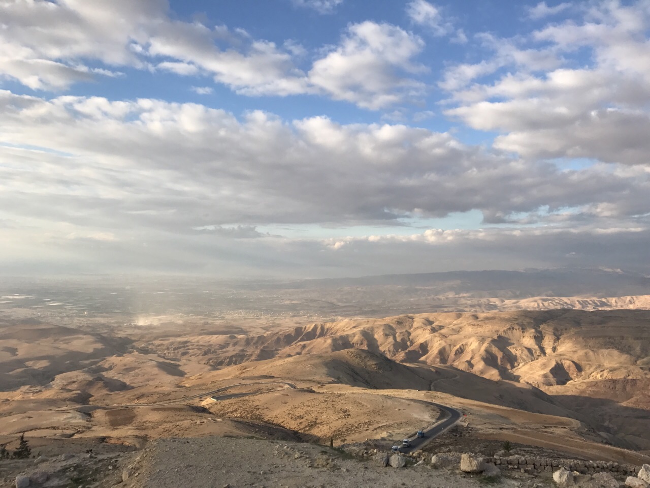 【携程攻略】米底巴尼波山景点,由于尼波山是摩西升天之地，因而成为约旦最值得敬畏的圣地之一。摩西…