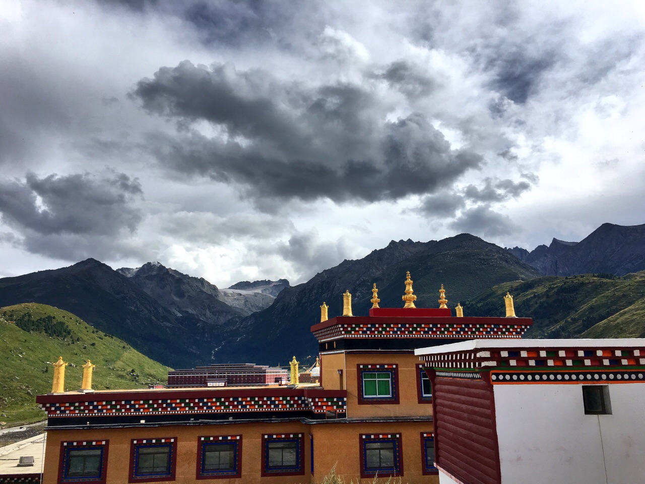 【携程攻略】德格竹庆寺景点,这条线路很难看到游客,我很幸运成了唯一