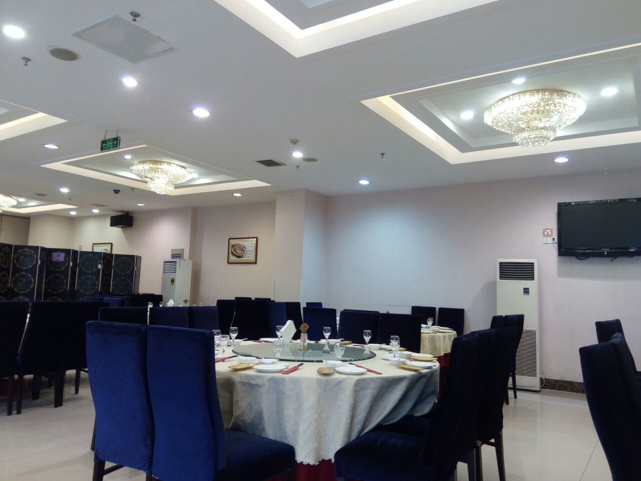 【携程美食林】常熟大方圆酒楼(西门大街店)餐馆,交通方便,门口就有