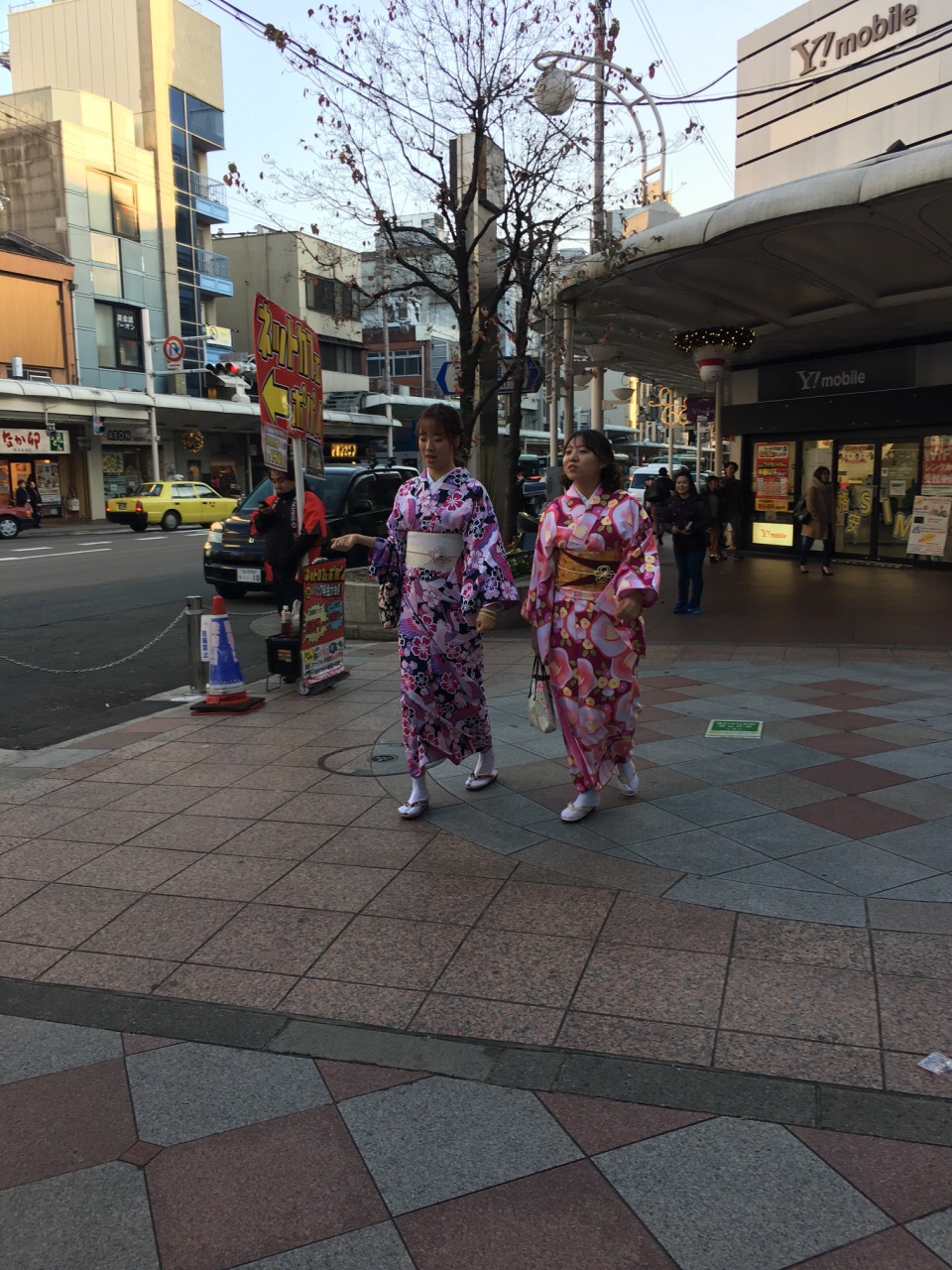 携程攻略 京都新京极商店街购物 吃喝玩购物一条街 药妆店 电玩店 拉面店 甜品店 去的当晚恰逢京