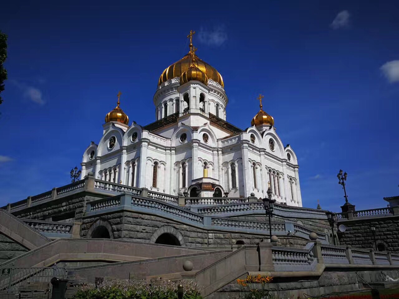 【携程攻略】莫斯科基督救世主大教堂景点,救世主大教堂位于俄罗斯首都莫斯科红场附近，离克里姆林宫西南侧不远…