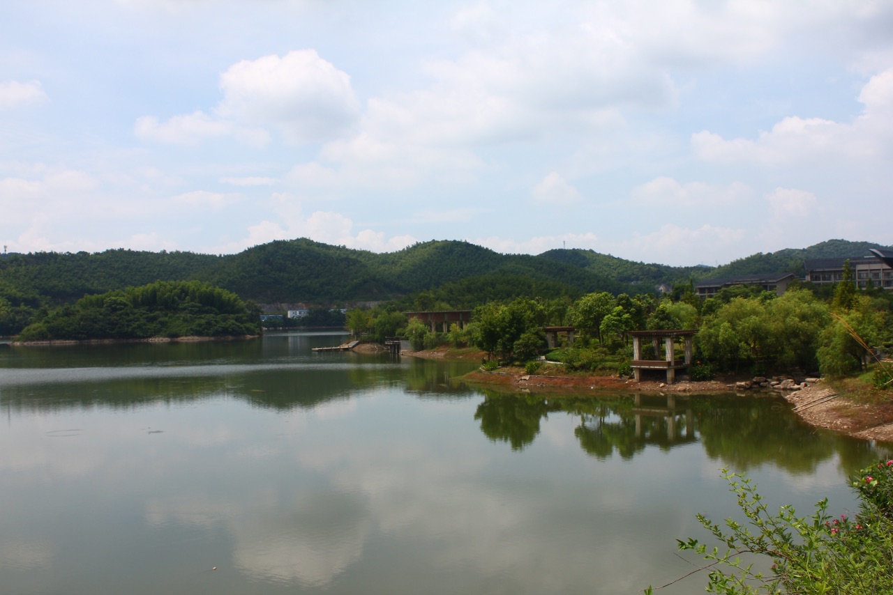 贵州松桃九龙湖风景区图片
