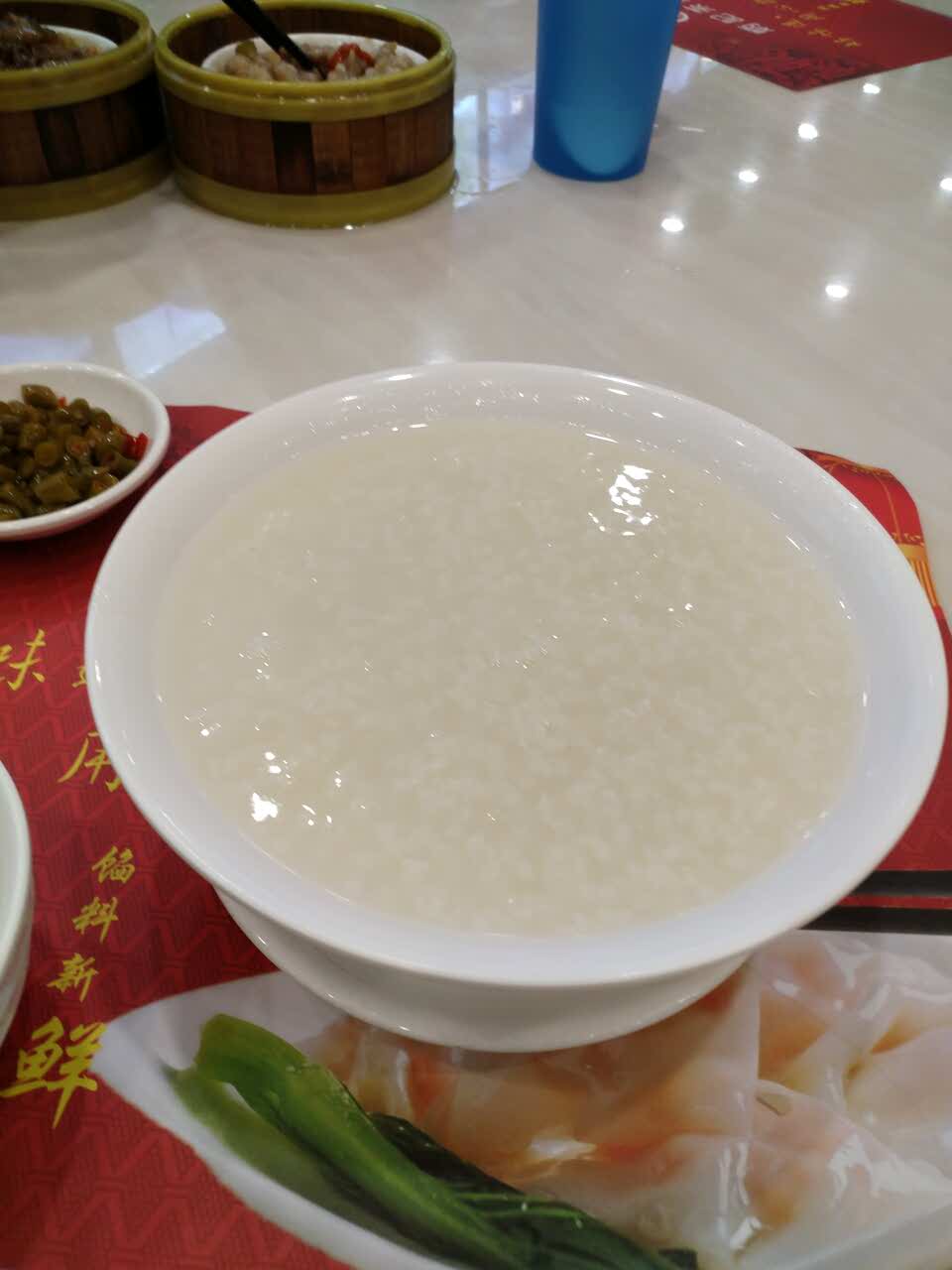 晚上宵夜刚刚好,白粥和米粉好吃,排骨也好吃,下次再吃点其他的