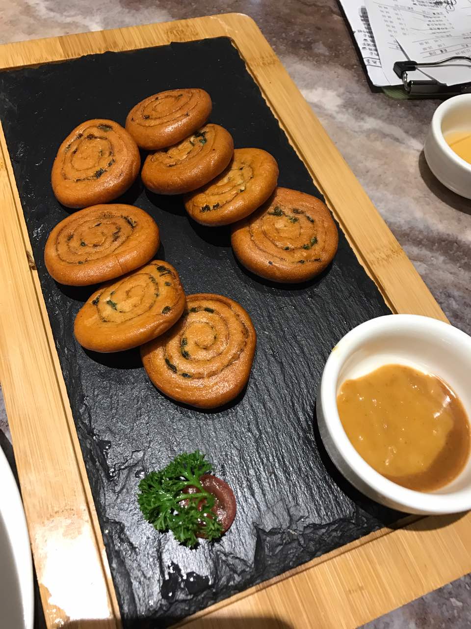 【携程美食林】广州楼上楼(凯德广场云尚店)餐馆,分量都很精致,如果