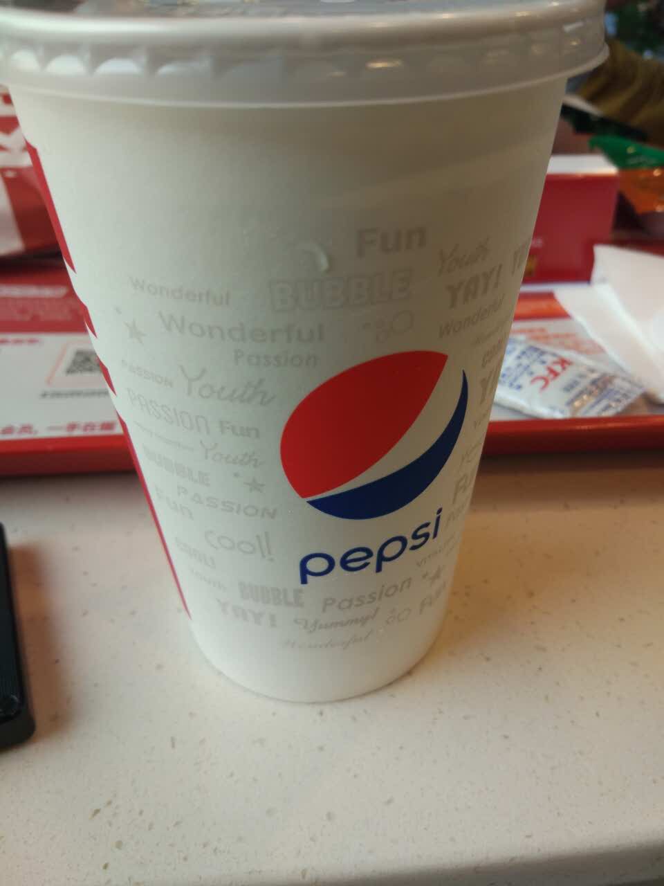 速度很快,态度很好,薯条和上校鸡块都是现炸的,挺好吃的,可乐还是去冰