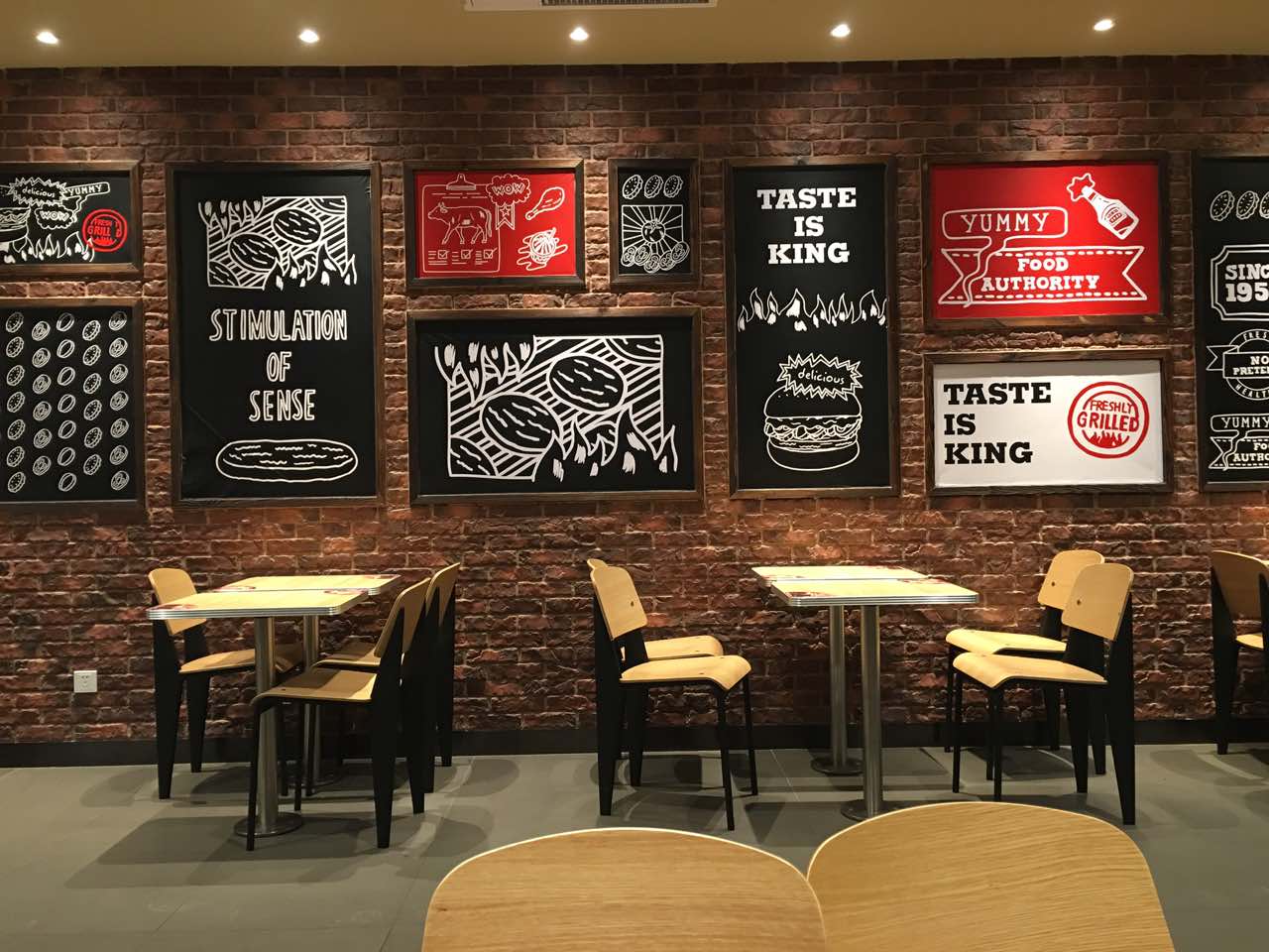 2022汉堡王(中航技广场店)美食餐厅,不过音乐狠劲爆,所以并不感.