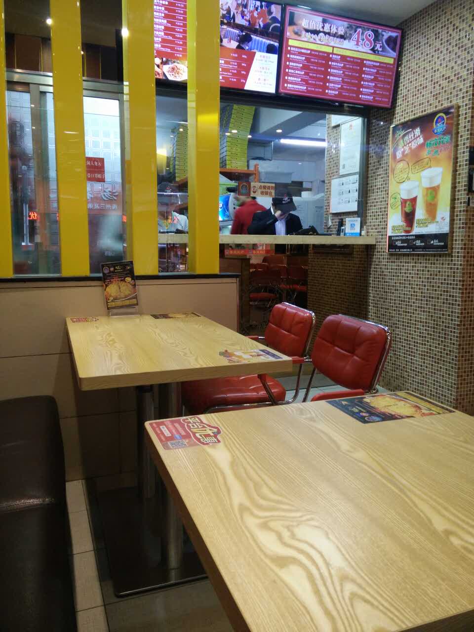 2021尊宝比萨(中环路店)美食餐厅,店内环境还可以非常整洁干净.