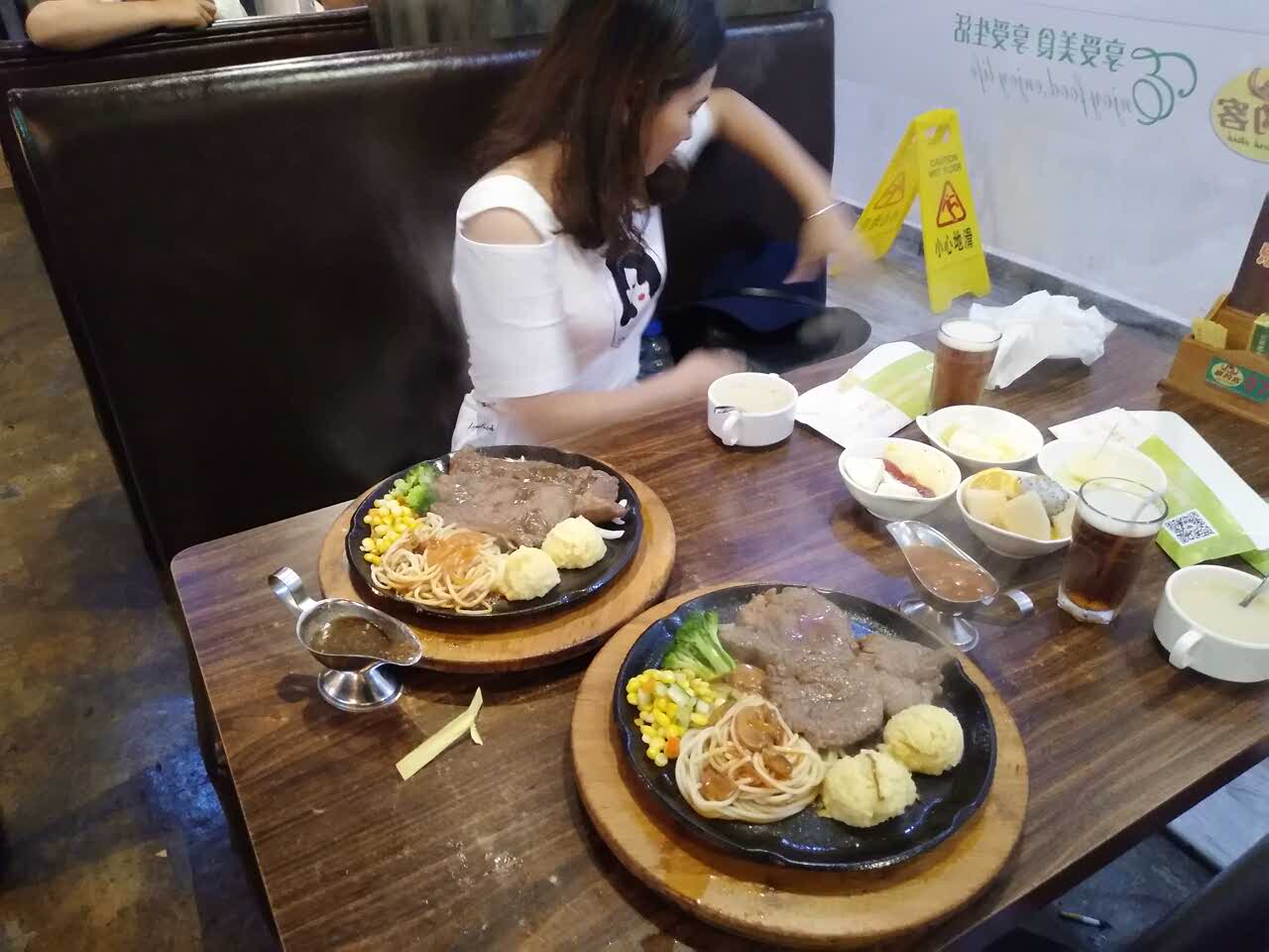 2022豪约客牛排(府城店)美食餐厅,水果种类繁多,齐全,朋友都.