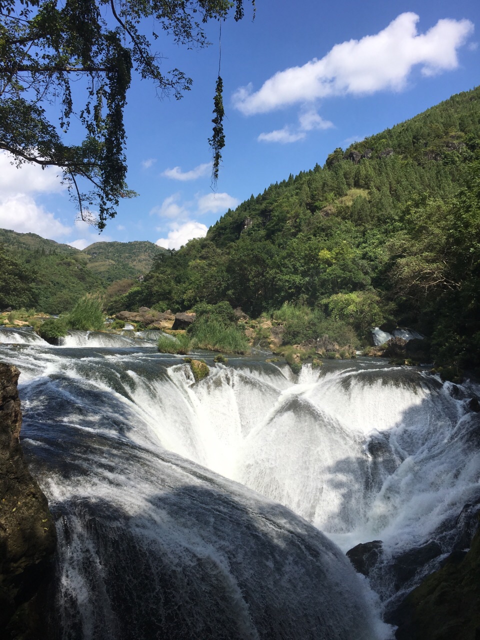 银链坠潭瀑布