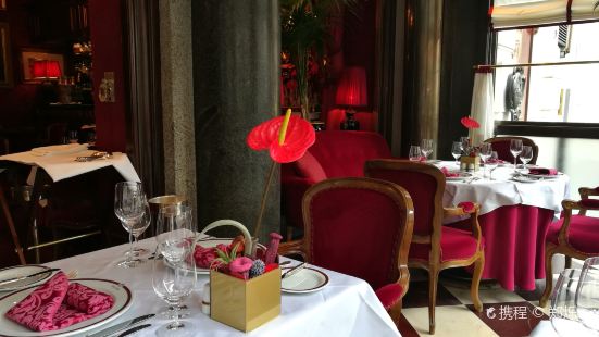 Rote Bar