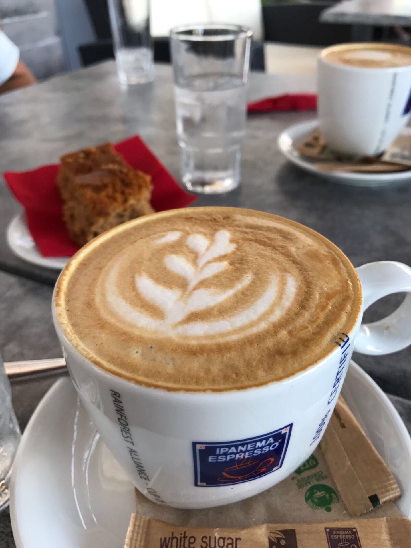 (yannda kek de getirdiler.