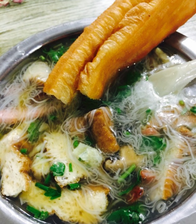 2019闽南老字号阿庆面线糊美食餐厅,夜里营业,第一次吃是和同事.