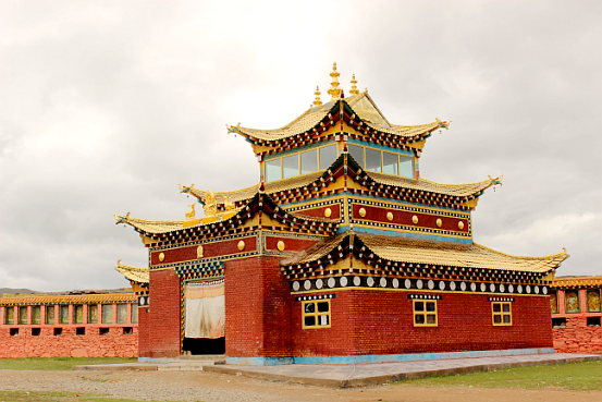 格萨尔王狮龙宫殿