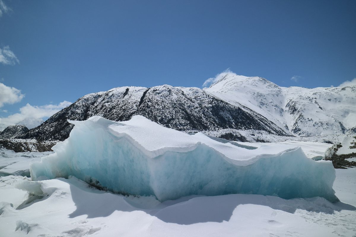 它是阿尔卑斯山下没有汽车的冰川之城，走进海拔1600米的白色仙境