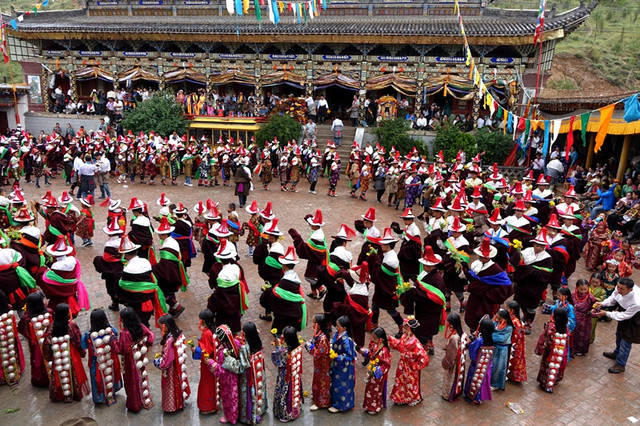 青海消暑，体验藏族六月会