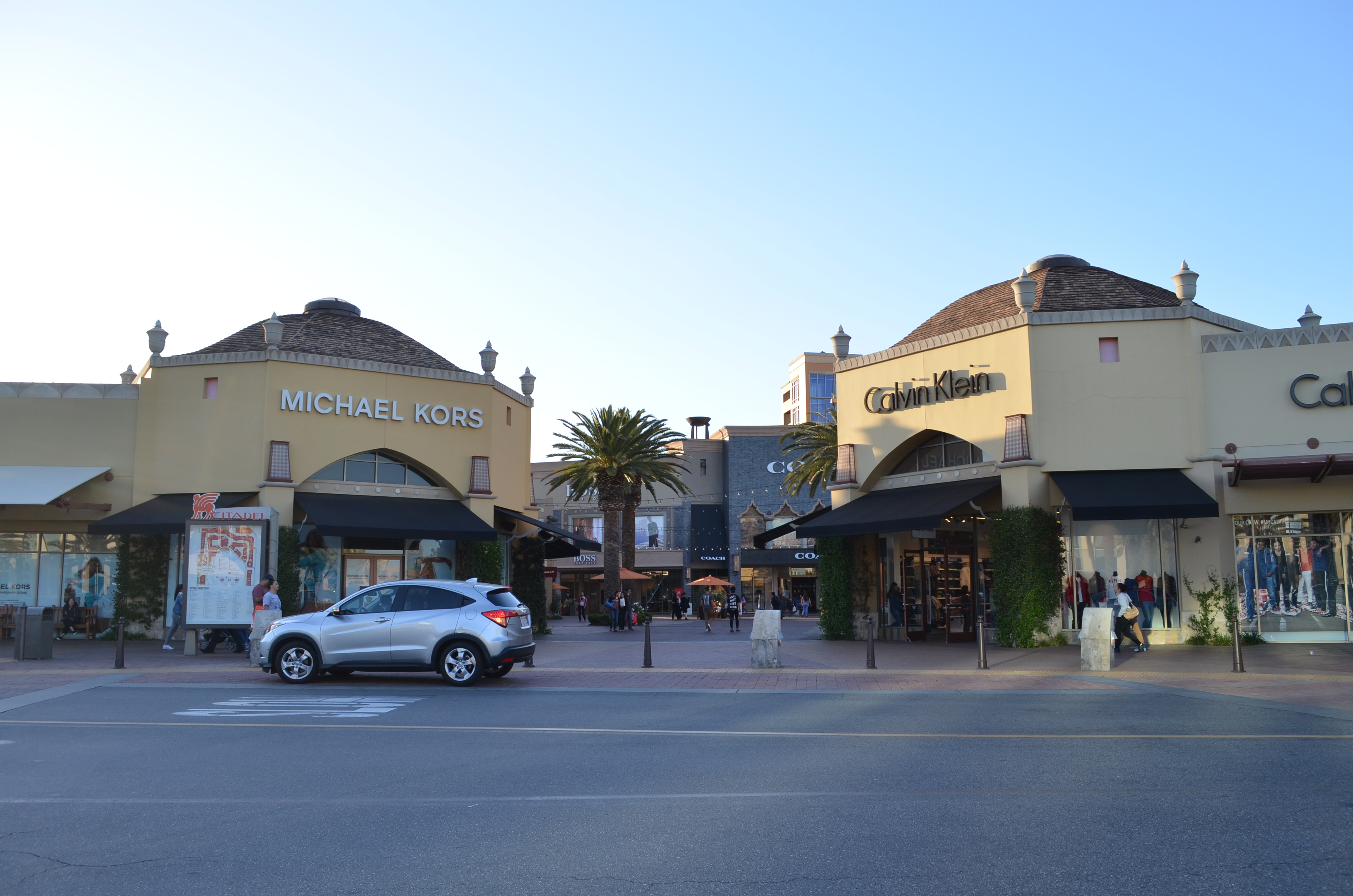 洛杉矶市城堡奥特莱斯购物攻略,城堡奥特莱斯物中心/地址/电话/营业