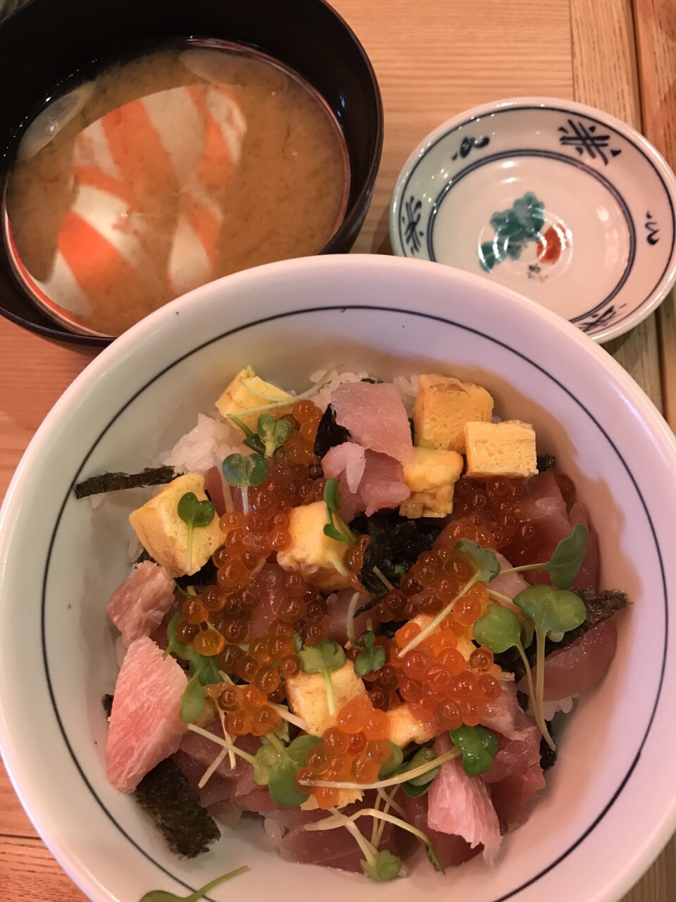 居酒屋日式料理一般都很新鲜,烤鱼烤串也都体现着厨师的高水平