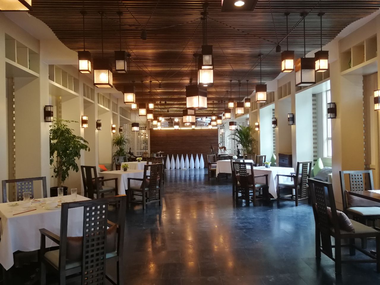 罗莱夏朵湖边邨精品酒店溪客餐厅