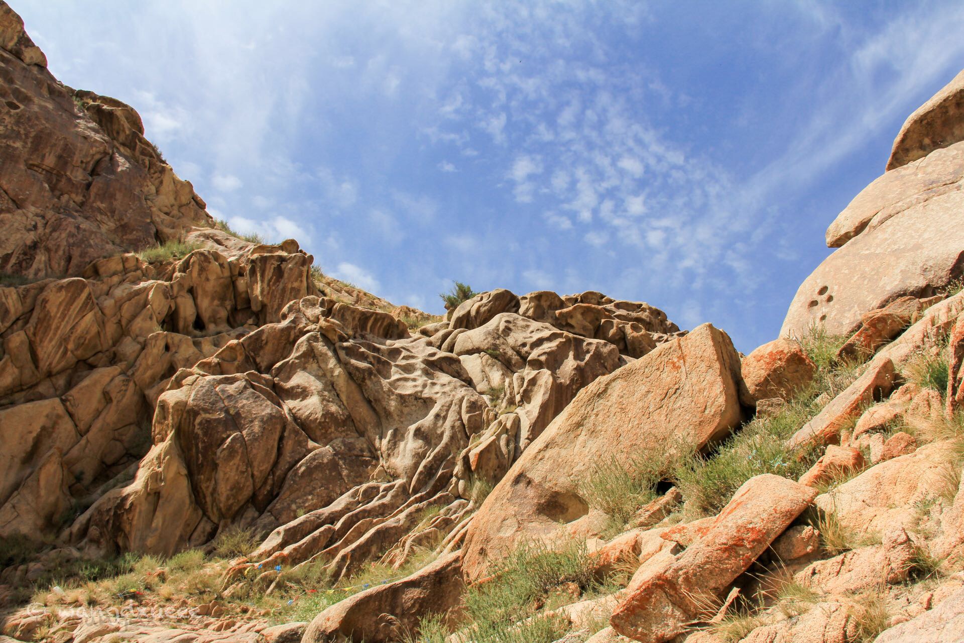 作为仅aa级景区的怪石山景区会带给你超乎期待的惊喜,怪石山是哈密