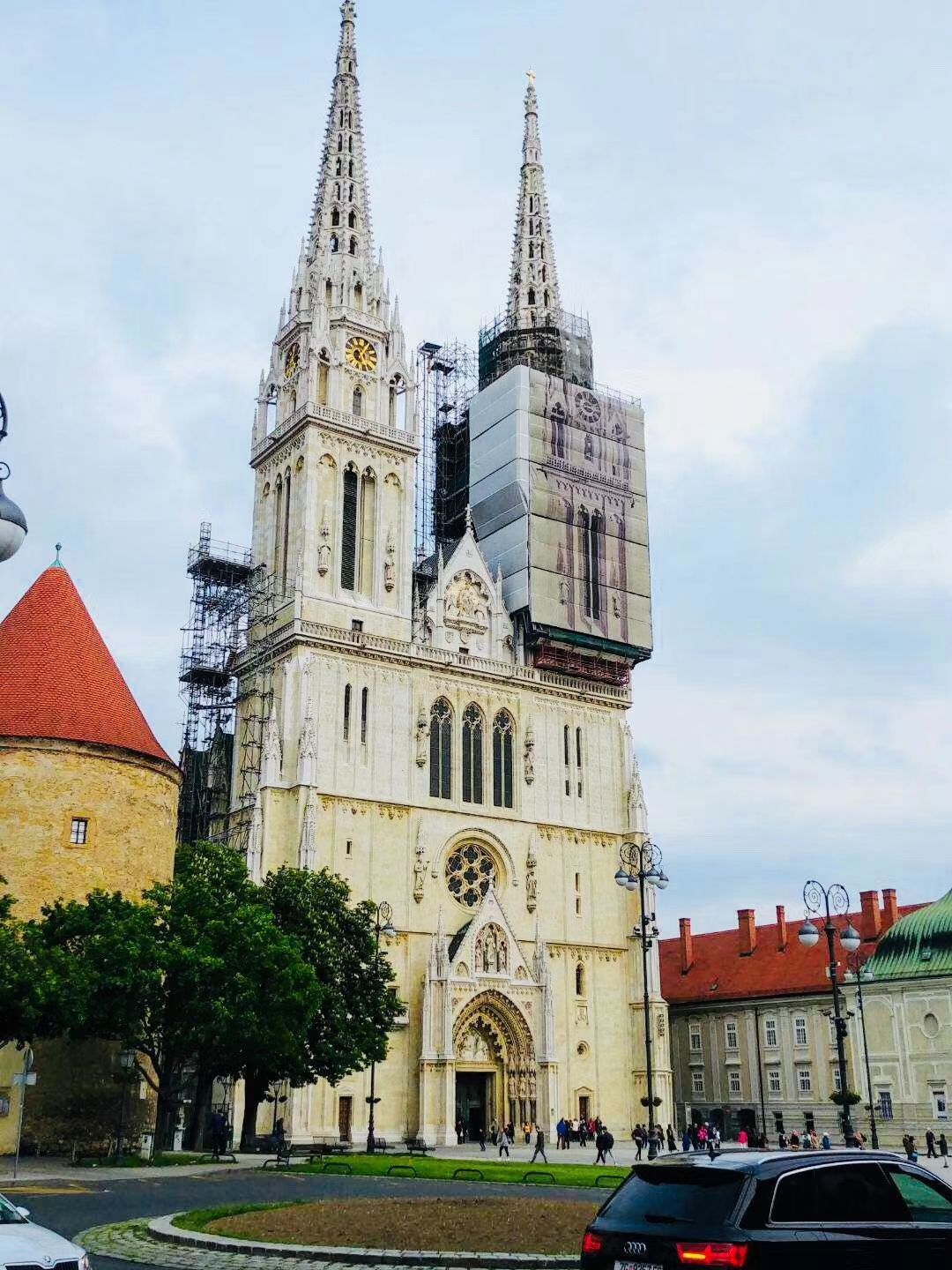 圣马可教堂坐落于克罗地亚首都萨格勒布直辖市的圣马可广场|圣马可教堂|萨格勒布|教堂_新浪新闻