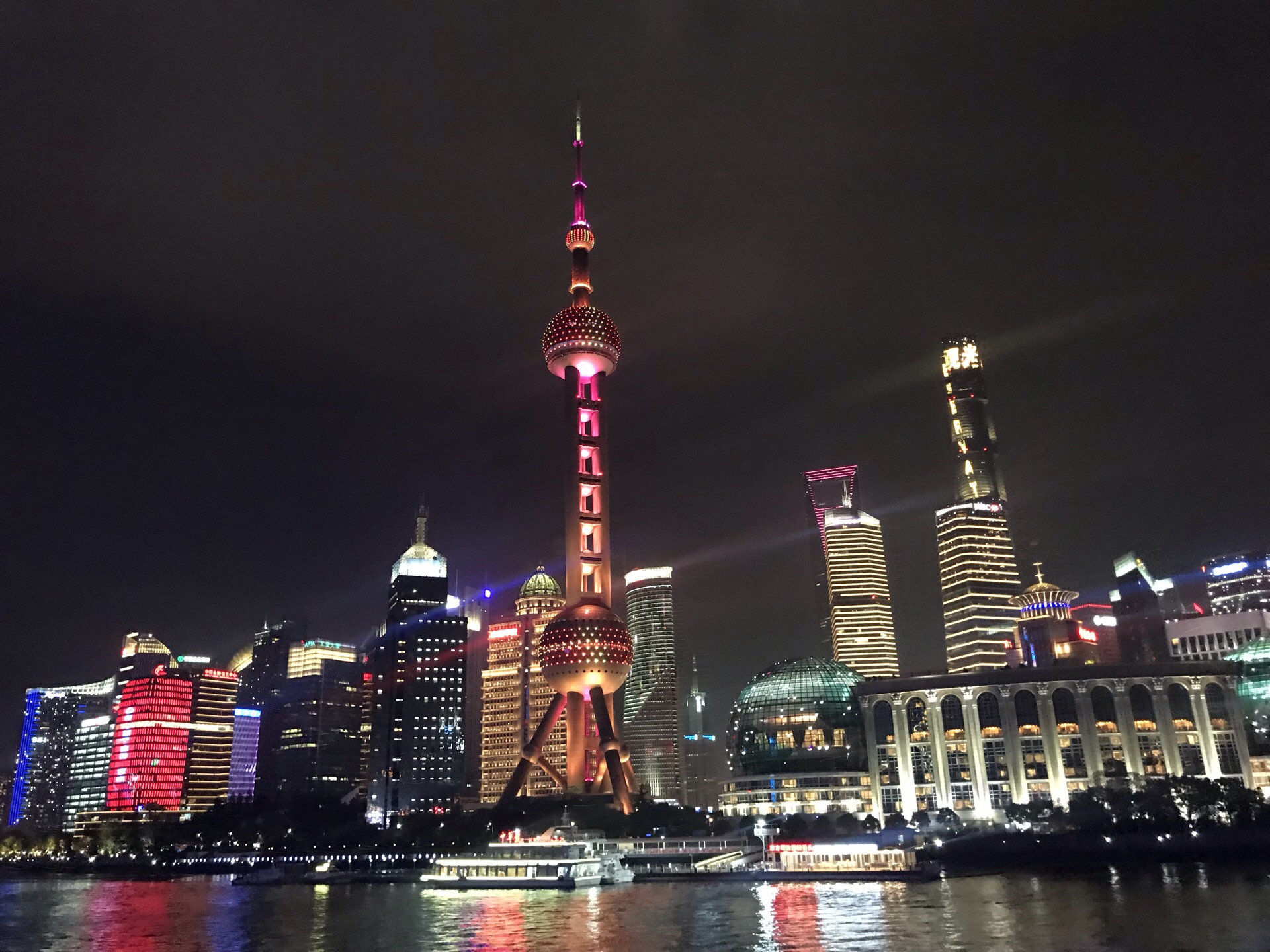 夜游黄浦江，感受都市魅力-2024上海旅游榜单-上海必体验-自助游攻略-去哪儿攻略