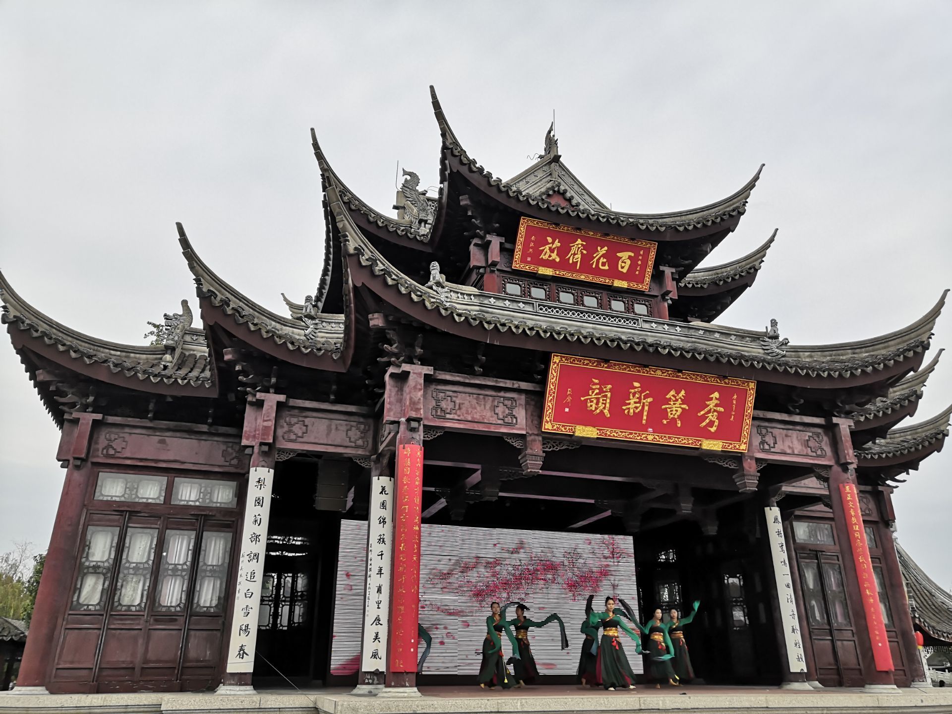 甪直古镇有一座江南文化园,看过之后就能理解乾隆当年为什么要动不动