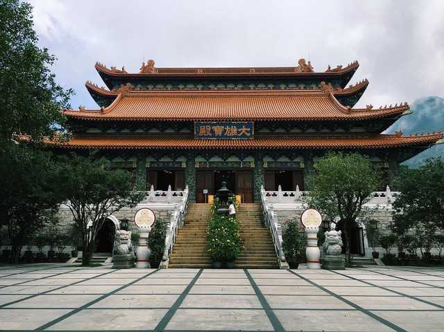 千佛万佛佛像在——万佛寺 万座佛像万佛寺是香港很有名的一个寺