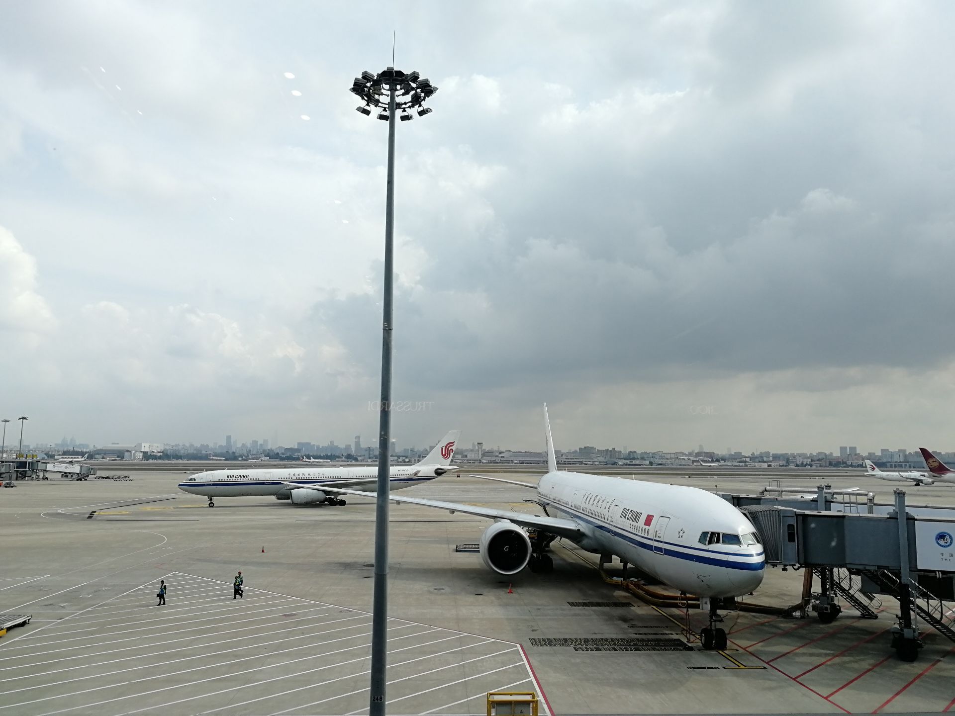 【携程攻略】江北国际机场，重庆的江北机场还是蛮大的，里面吃喝玩乐，一应俱全，非常不错的飞行…