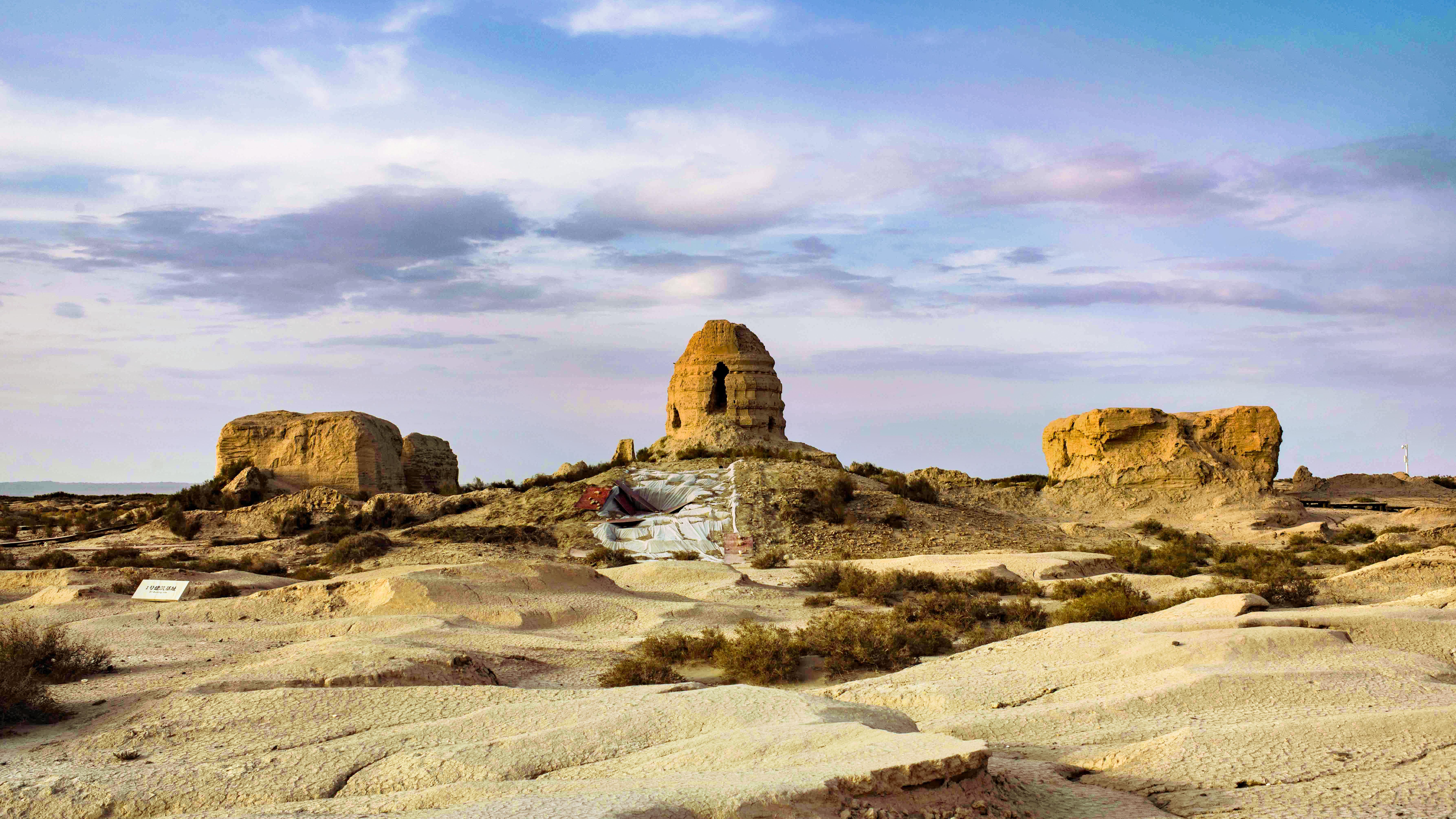 共 1 张 石包城 暂无评分 景点地址 酒泉市肃北蒙古族自治县302省道