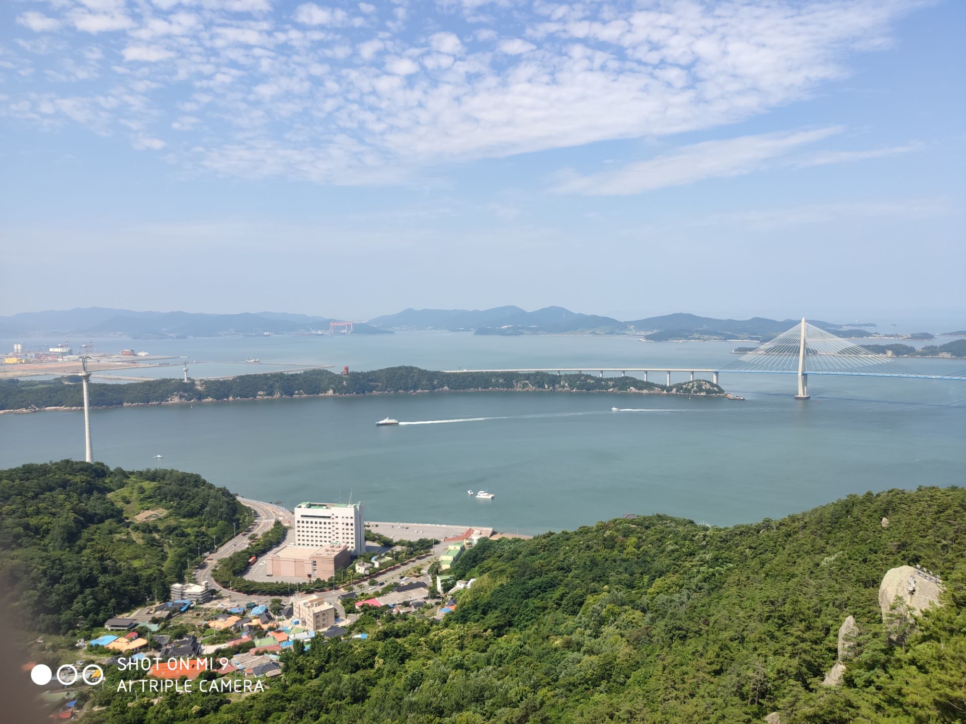 儒达山位于韩国全罗南道木浦市,靠海的一座海拔228米的自然山峰,是