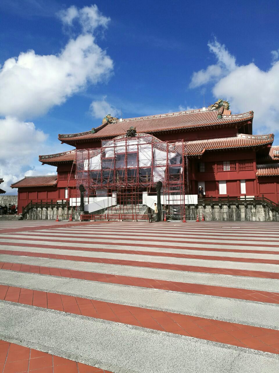 接见使节和举行重要庆典的地方,它融合中国,日本及冲绳岛的建筑特色