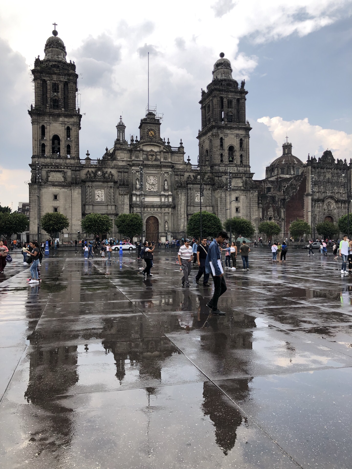 【携程攻略】墨西哥城墨西哥城景点,整个城市殖民文化和印第安文化的痕迹很深，也是西半球最古老的城市，…