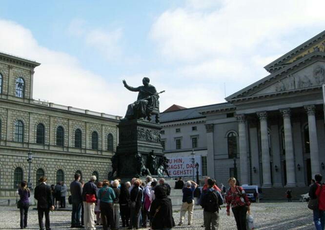 马克西米利安大街是慕尼黑的奢侈品一条街,是巴伐利亚国王路德维希