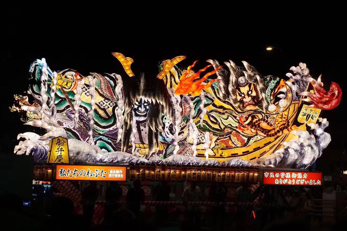 携程攻略 青森县青森睡魔祭 佞武多祭 景点 东北三大祭之一 可以说是日本最漂亮的一个祭典了 每一个花灯都是精