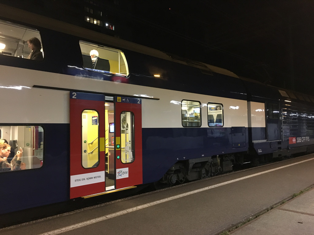 瑞士火车开门按钮