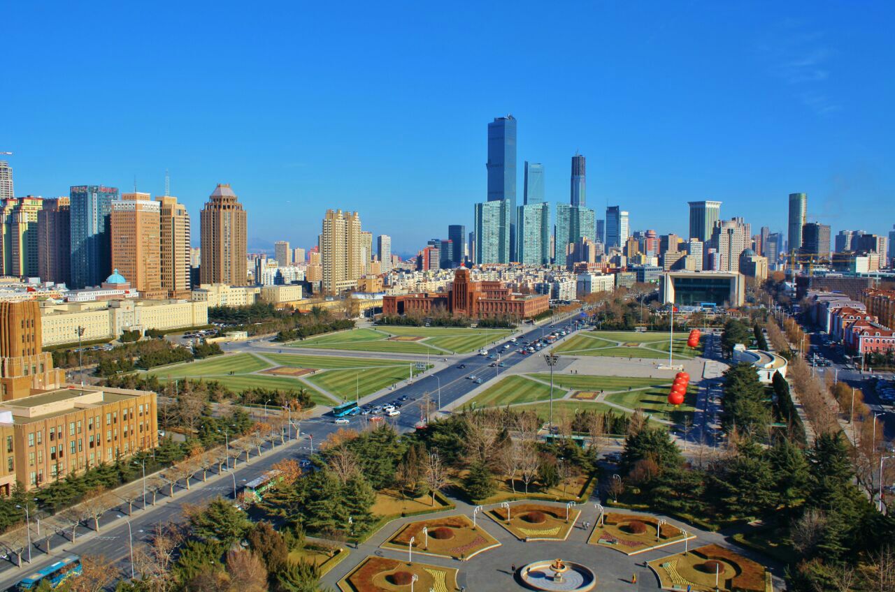 中山路是大连最主要的一条道路,贯穿城市东西两端,这一条路上几乎涵盖