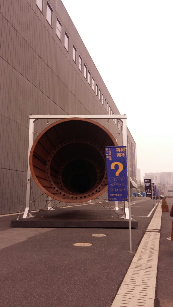 当代艺术博物馆景点,靠近以前的世博城市馆附近,找到大烟囱基本就找到