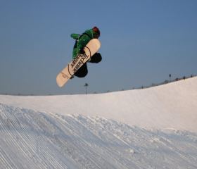 雁鳴蟹島滑雪場