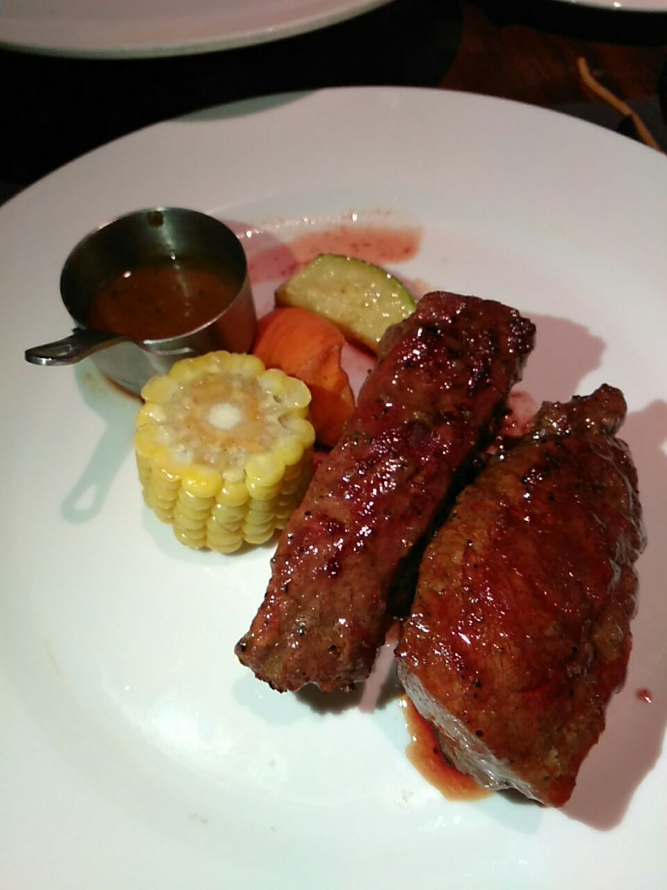 食间牛排食间牛排湖西路店电话：品尝最正宗的牛排美食
