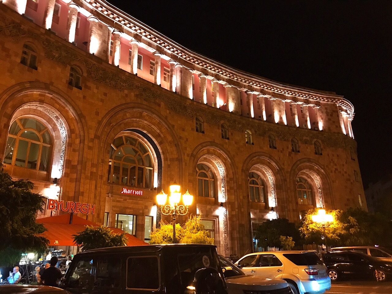 2019埃里温共和国广场游玩攻略,很美的欧式广场,周围是博物.