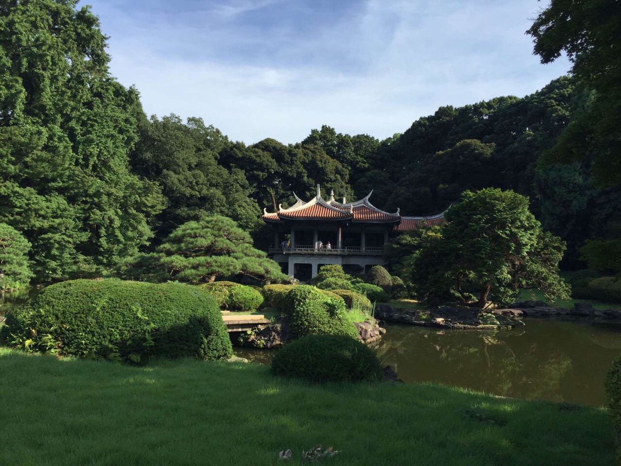 携程攻略 东京新宿御苑景点 新宿三丁目c口出来 就到了 过去的皇家园林 在寸土寸金的东京新宿
