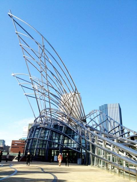 国立国际美术馆