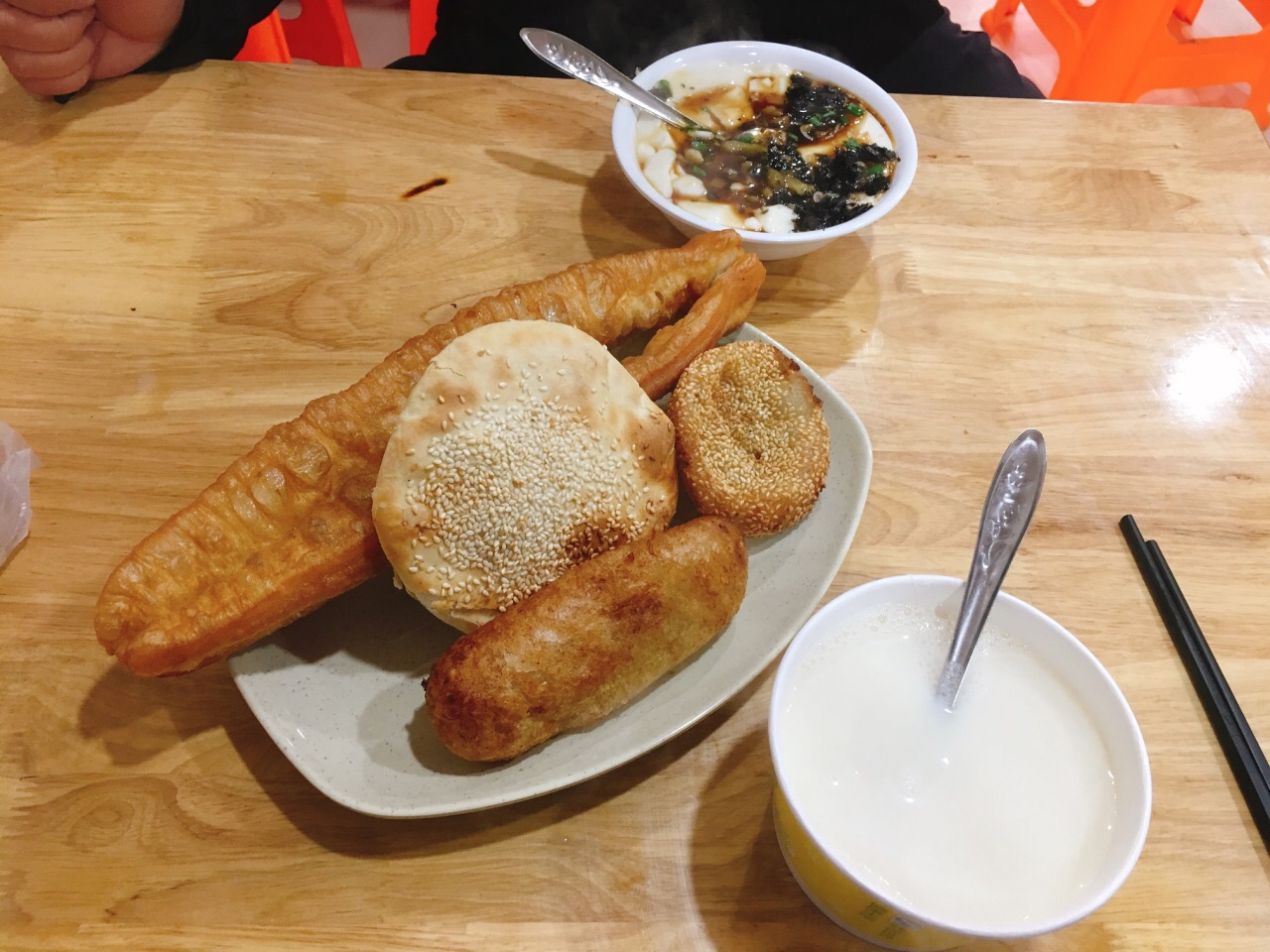 2022味满天下油条·小笼包美食餐厅,豆浆油条似乎是标配了,不得.