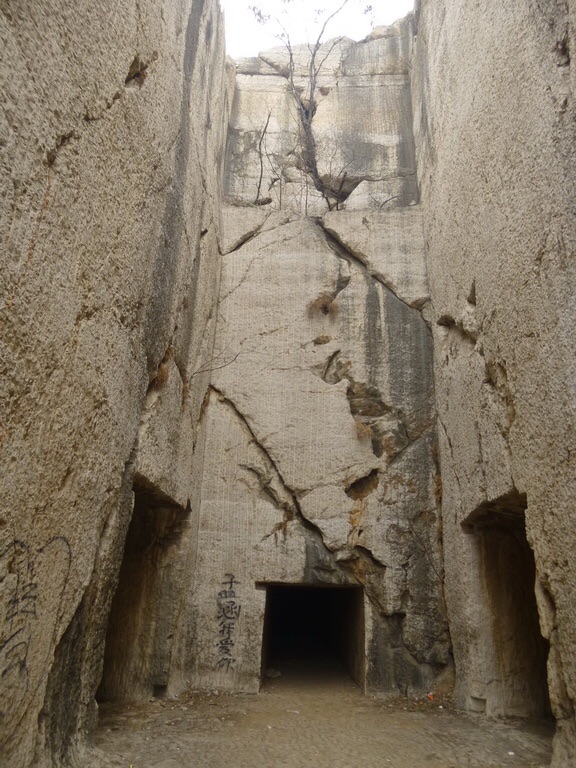 九龙山诡异王陵之墓图片