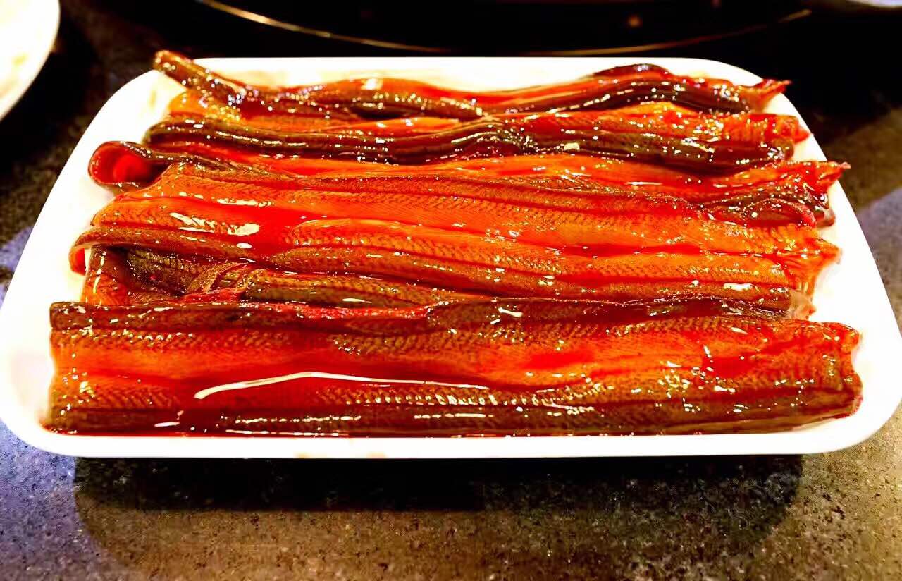 非常值得推荐的一家火锅店,菜品之新鲜,还有就是他们家的特色菜到店必