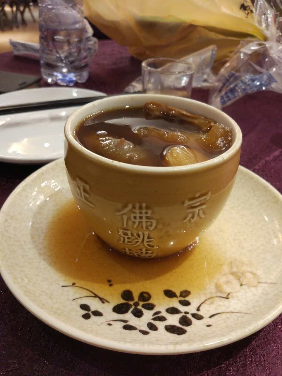 佛跳牆是真不咋地,一股料酒跟醬油味,太坑了.湯也不濃郁.