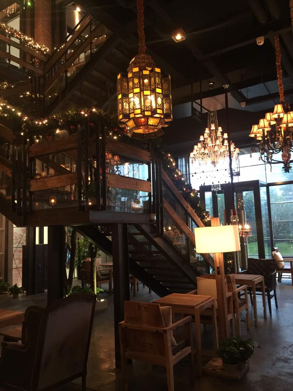 2020漫咖啡(曼巴特店)美食餐厅,.架很大,备有许多书籍,氛.