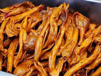 鸭肾肠的味道还不错,鸭脖有点甜,海带和香干好吃.