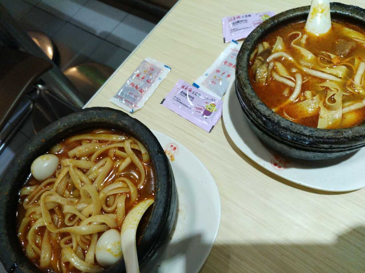 2023姐弟俩土豆粉(升龙店)美食餐厅,给一星都怕骄傲,吃了十年的.