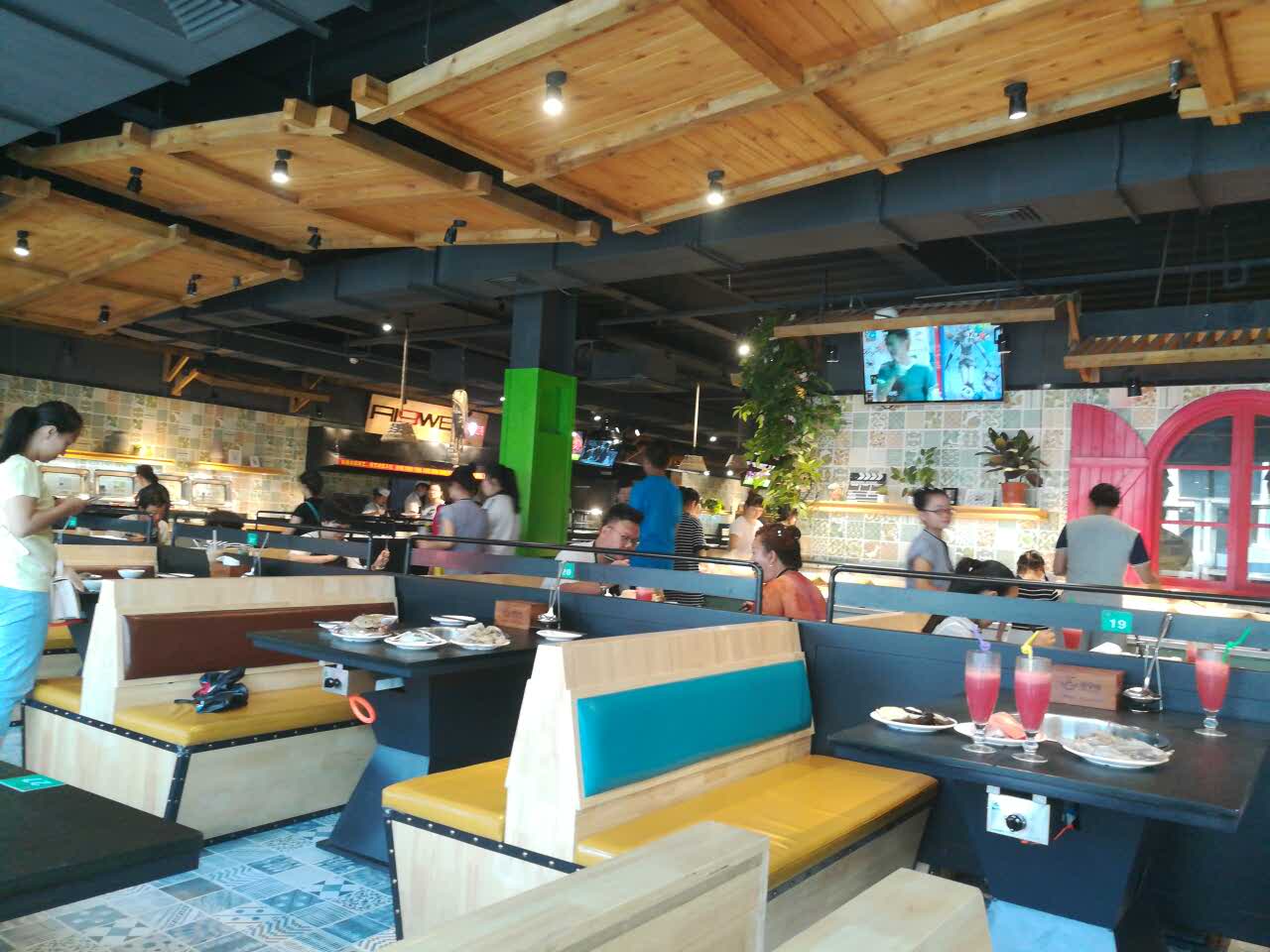 爱9味·老火锅自助餐厅(万辉店)